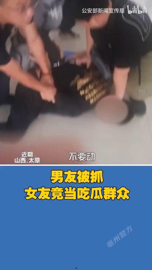女友吃瓜男友视频,女友意外发现男友吃瓜视频,甜蜜瞬间曝光